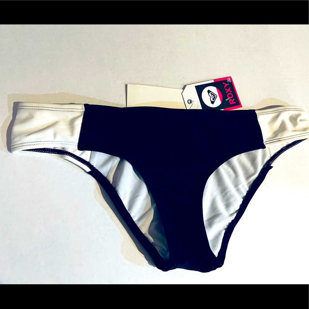 Roxy Swim large bikini swim suit bottom. NWT. Non smoking home.